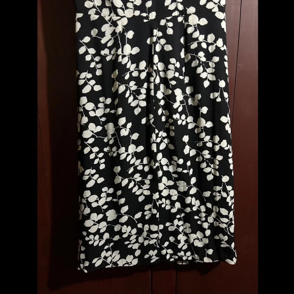 NWOT Eva Franco Sleeveless Knee Length Leaf Sheath Dress Black/White Size 6